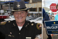 Šerif vyhodil strážnici za to, že je lesba: Nyní ho porazila ve volbách