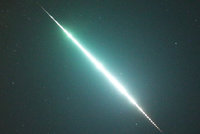 Čechům nad hlavami prolétl velmi jasný meteor. Bolid ozářil Jizerky, na zem dopadly úlomky