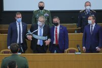 Dva členy Zemanovy ochranky zadržela GIBS. Čelí podezření z majetkové trestné činnosti