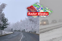 Liberecko zasypal sníh, silničáři radí opatrnost. Sledujte radar Blesku