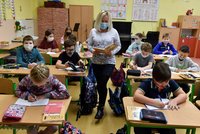 Koronavirus ONLINE: ČR hrozí návrat na 4. stupeň „psa“. A školáci před Vánoci dřív na prázdniny?