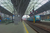 „Jedu do Prahy a skočím pod vlak!“ psal sebevrah strážníkům. Zachránili ho za pět dvanáct