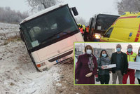 Záchranáři při nehodě školního autobusu ošetřili 29 osob: Dojemné poděkování rodičů!