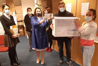 Koronavirus ONLINE: Zemanová předala roušky. Na ČR znovu vrčí PES, 7590 případů za čtvrtek