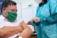 Předbíhání celebrit ve frontě na očkování? Slováci tasili pokutu až čtvrt milionu