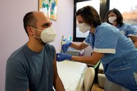 Očkování proti covidu v plném proudu: V Praze dostalo vakcínu zatím 2500 lidí, hlavně zdravotníci