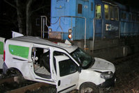 Tragická nehoda na Zlínsku: Řidiče (†26) na vlakovém přejezdu smetl vlak!
