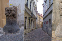 Nenápadná podivuhodnost v pražských ulicích: Kamenné sloupy na nárožích. K čemu sloužily?