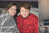 Máma Erika ochrnula po mrtvici, stará se o ni syn Daniel (13): Zařídil i opravu koupelny
