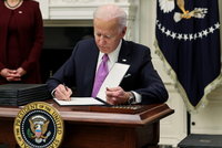 Rekordman Biden: Nový americký prezident podepsal v krátkém čase nejvíce příkazů od války