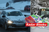 Česko zasáhl déšť s vichrem, místy vydatně sněží. Přibývají nehody, sledujte radar Blesku