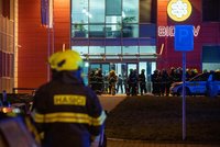 Požár ve výzkumném ústavu u Prahy: Hořela laboratoř s chemikáliemi! 10 jednotek hasičů a 2. stupeň poplachu