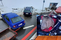 Vážná nehoda u Bakovy Lhoty: Řidič zůstal uvnitř zaklíněný, vezl s sebou chlapce!