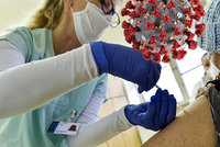 Koronavirus ONLINE: 4 podezření na úmrtí po očkování v Česku. A 8123 hospitalizovaných