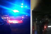 Obrovské škody po požáru haly na Mladoboleslavsku: Majitel se snažil hasit, skončil v nemocnici