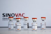 Koronavirus ONLINE: Vojtěch žehlí chaos s PCR testy navýšením ceny. A WHO dala zelenou čínské vakcíně
