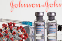 Koronavirus ONLINE: Potíže se sraženinami u další vakcíny. A Němci se stáhnou z hranic