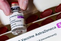 Vakcínu od AstraZeneky přezkoumávali experti. Je bezpečná a účinná na 76 procent, potvrdili