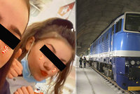 Dvě školačky (12) zamkli železničáři na noc ve vlaku: Rodiče si zatím doma rvali vlasy