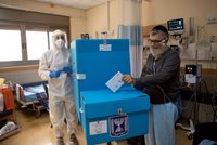 Čtvrté volby za dva roky. Klání v Izraeli nemá jasného vítěze, hlasovalo se i v „covidáriích“