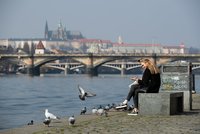 Počasí v Praze: Deštníky i sluneční brýle! Pražany čeká další „aprílový“ týden