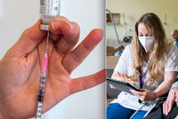 Senioři zahlcují informační linku: Dobrovolnice o padajícím systému i dotazech k očkování