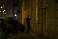 Další nelegální párty v Praze! Policisté zasahují v bytě v centru, našli desítky pařících lidí