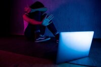 Otřesný případ kyberšikany! Muž měsíce týral dívenku (11), její intimní fotky poslal do školy a na pornostránky