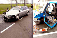 Čtyři zranění při autonehodě na Olomoucku: řidiče dodávky museli hasiči z auta vyprošťovat
