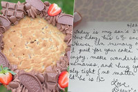 Matka objednala narozeninový dort pro syna. Uvnitř ji čekal tajemný vzkaz.