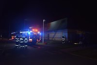 Ničivý požár v Čestlicích u Prahy: McDonald's spálily plameny, škoda je 10 milionů