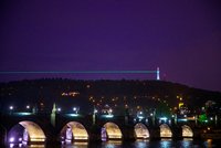 Laserový paprsek propojí Petřín s Akademií věd: Unikátní světelná show vzdá hold vědcům i dni světla