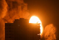 Nejsilnější úder na Gazu. Izrael dezinformací nahnal teroristy do tunelů, zasypal je raketami