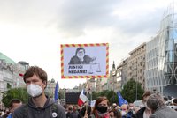 Další protest v centru Prahy: „Udavači StB, stydíme se za tebe“, adresovali Babišovi