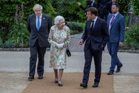 Královna, Kate, „vydřička“ a Macronová na G7. Lídry na summitu v Británii doplnily i vlivné dámy