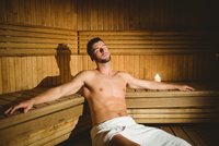 Nejutajenější sauna v Praze znovu otevírá: Hvězda Krajiny ve stínu ji provozuje na střeše Národního divadla