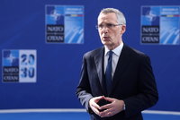 Odmlčený Zeman na summitu v Bruselu. Šéf NATO varoval před vypjatými vztahy s Rusy