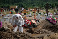 Smutný ruský covidový rekord a velké trable Putinovy země: Za den zemřelo 737 lidí