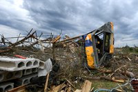 Tornádo ONLINE: Hrdinka Bára ze zničeného autobusu šla pro pomoc i raněná. A 150 domů k demolici