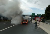 Na Pražském okruhu hořelo auto na plyn! Požár blokoval dopravu od letiště směrem na D1