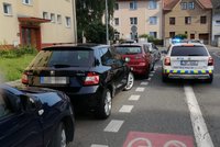 Roztržitá žena nechala v Praze 10 hodin nastartované auto. „Neříkejte to manželovi!“