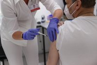 Pražskou lékařku obvinili! Šířila hoaxy o hromadných úmrtích po očkování
