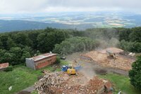 Demolice zchátralých objektů skončila: Vrchol Čerchova u Domažlic je opět přístupný