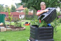 Proměňte odpady v hnojivo: Pomůže vám kompostér!