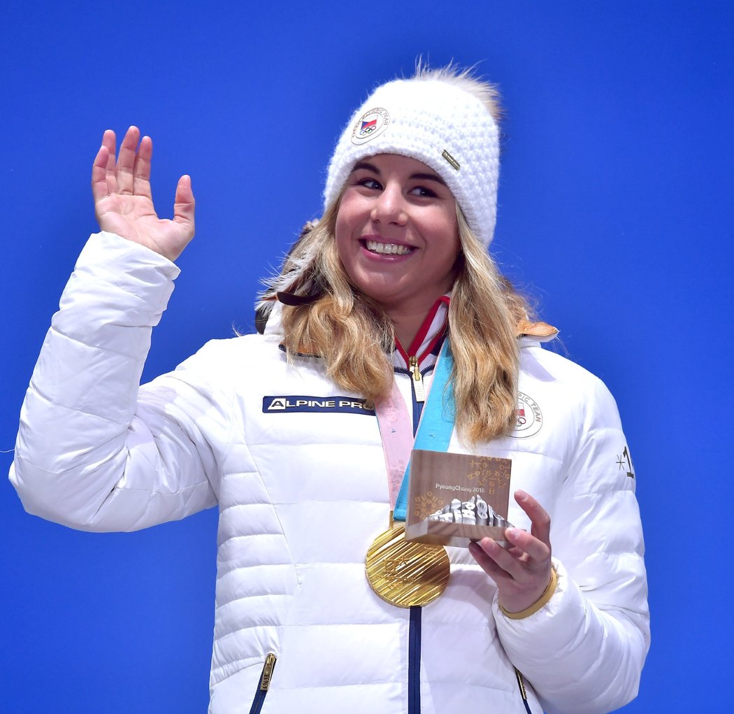 Video Vsechny Medaile Jsou Doma Ledecka A Spol Prileteli Z Koreje Isport Cz