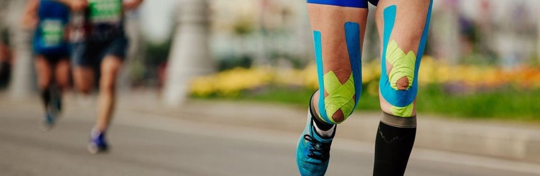 Kinezio tejpy jsou barevné a zázračné, ale... Na co si dát při používání pozor? Kinezio tejpy jsou barevné a zázračné, ale... Na co si dát při používání pozor?